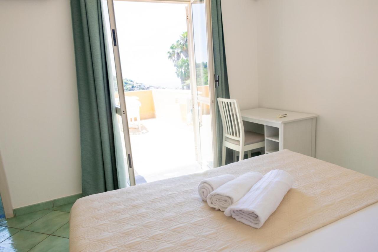 Hotel La Luna Иския Екстериор снимка