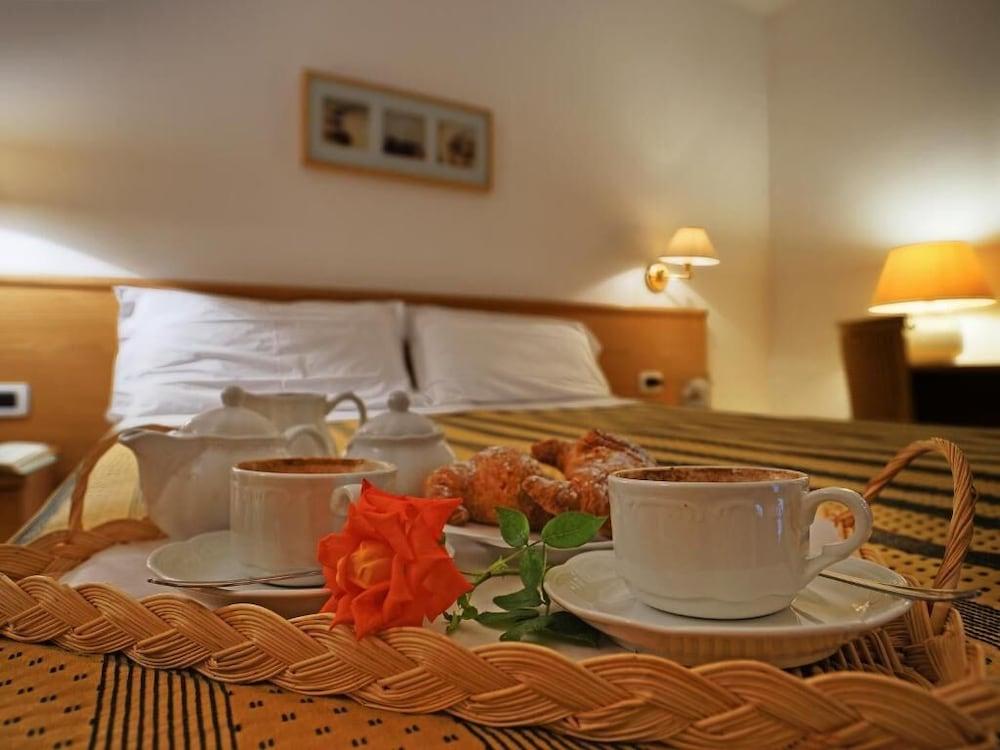 Hotel La Luna Иския Екстериор снимка
