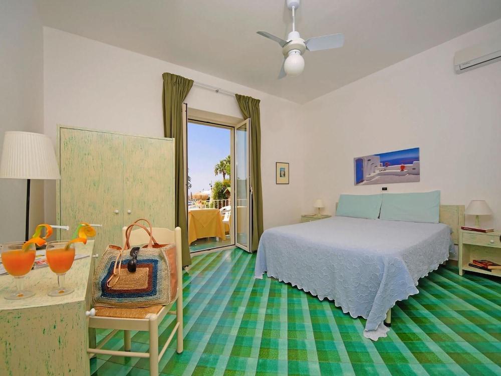 Hotel La Luna Иския Екстериор снимка
