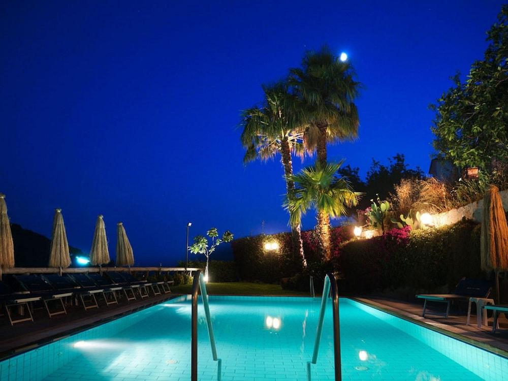 Hotel La Luna Иския Екстериор снимка