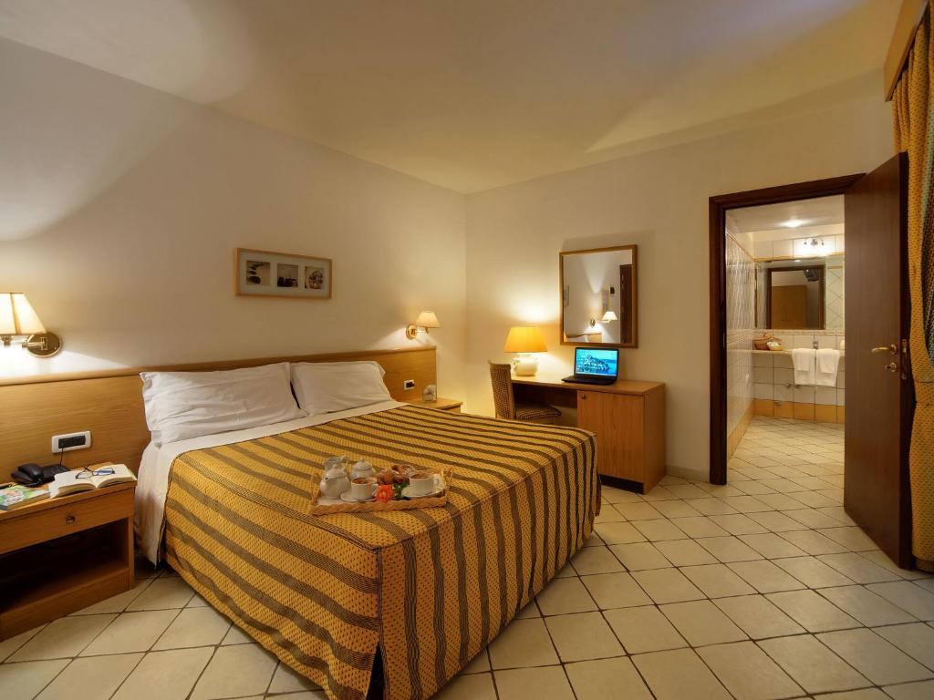 Hotel La Luna Иския Стая снимка